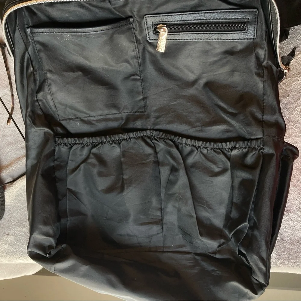 BEIS roomy diaper